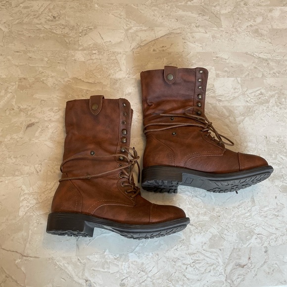 Flannel lined lace up boots - Picture 2 of 6